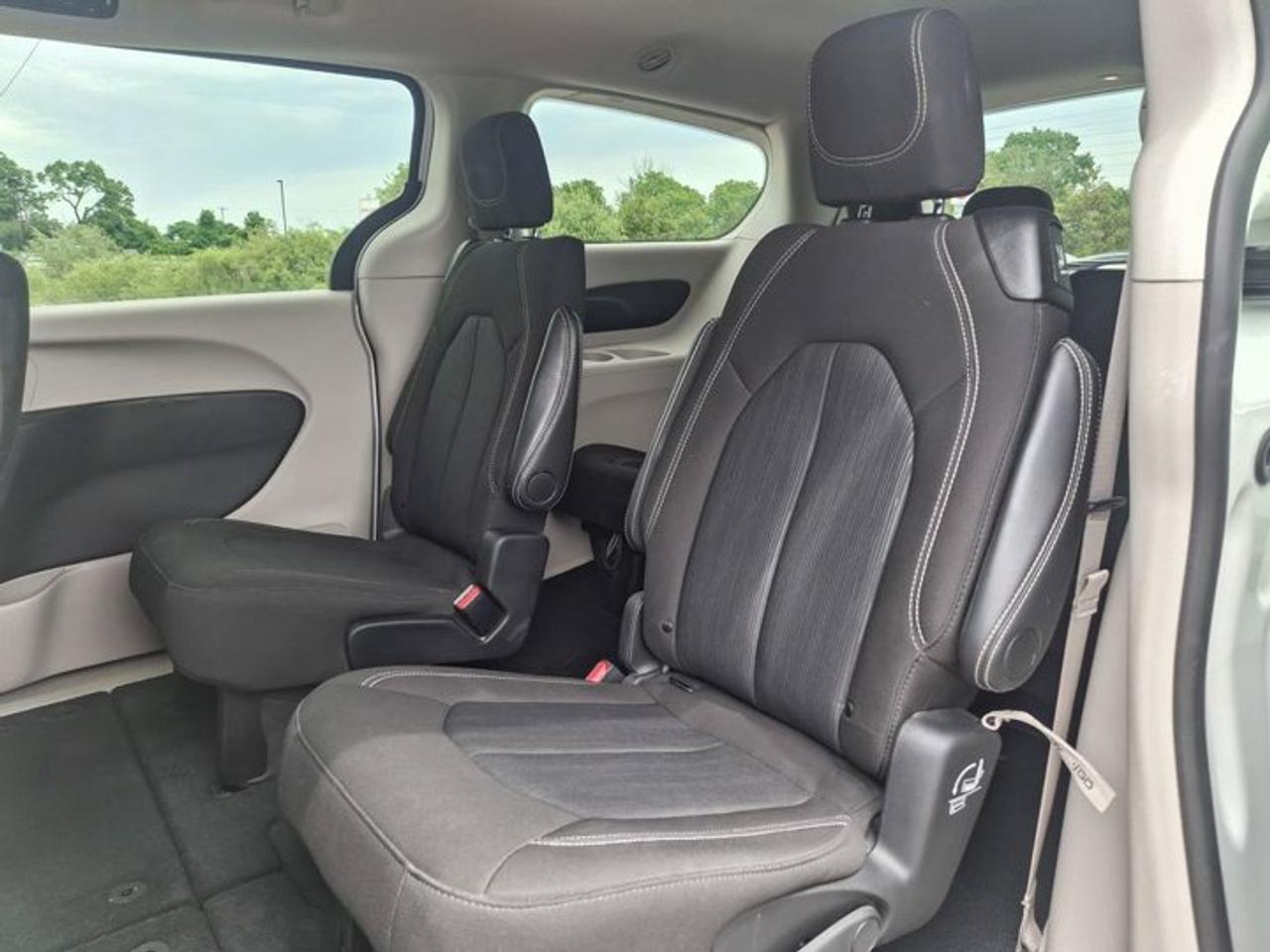 2024 Dodge Grand Caravan SXT | Heated Seats + Steering | Power Sliding Doors | Remote Start | CarPlay | Rear Cam | and More ! Photo