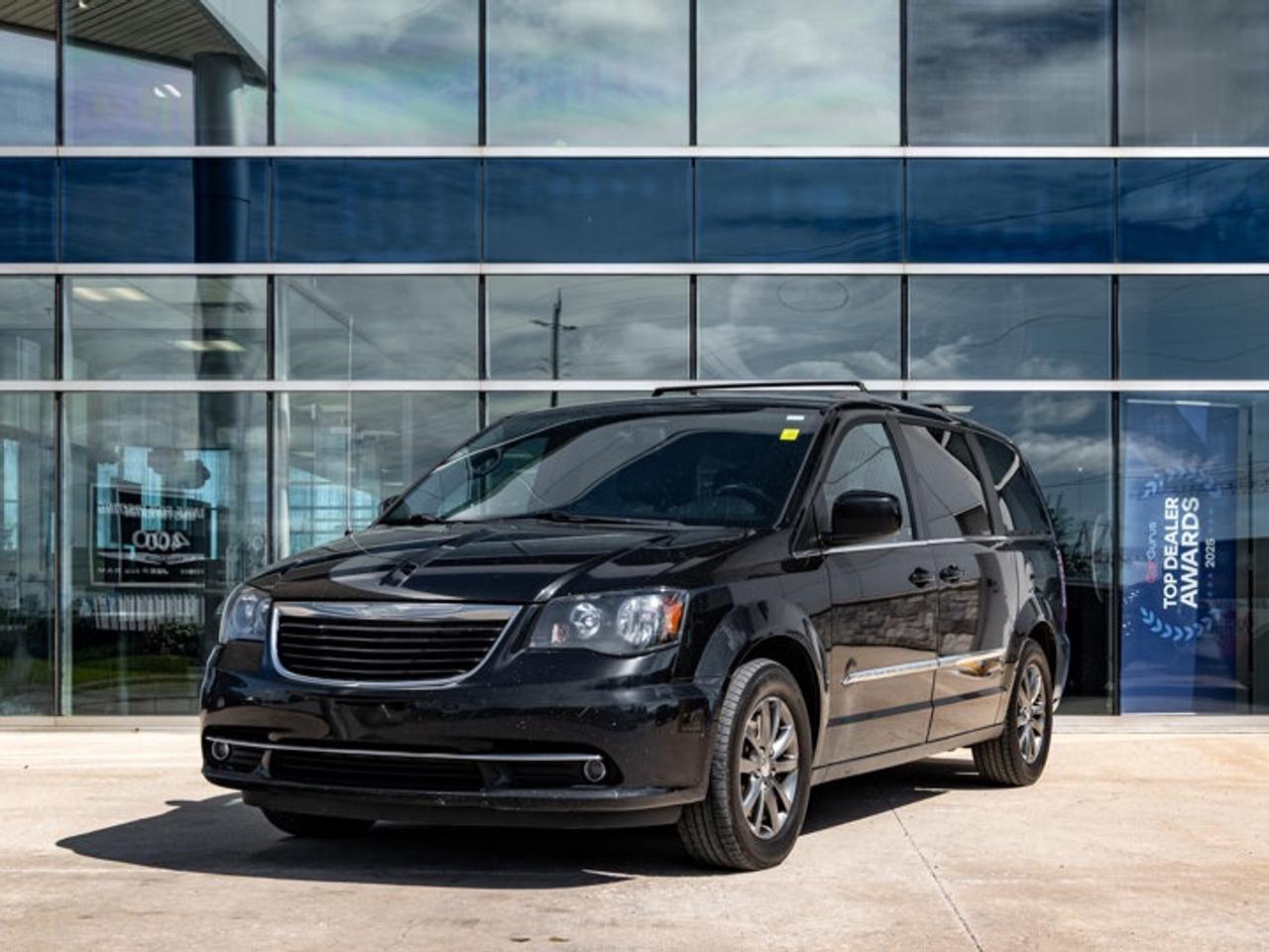 2015 Chrysler Town & Country S Photo