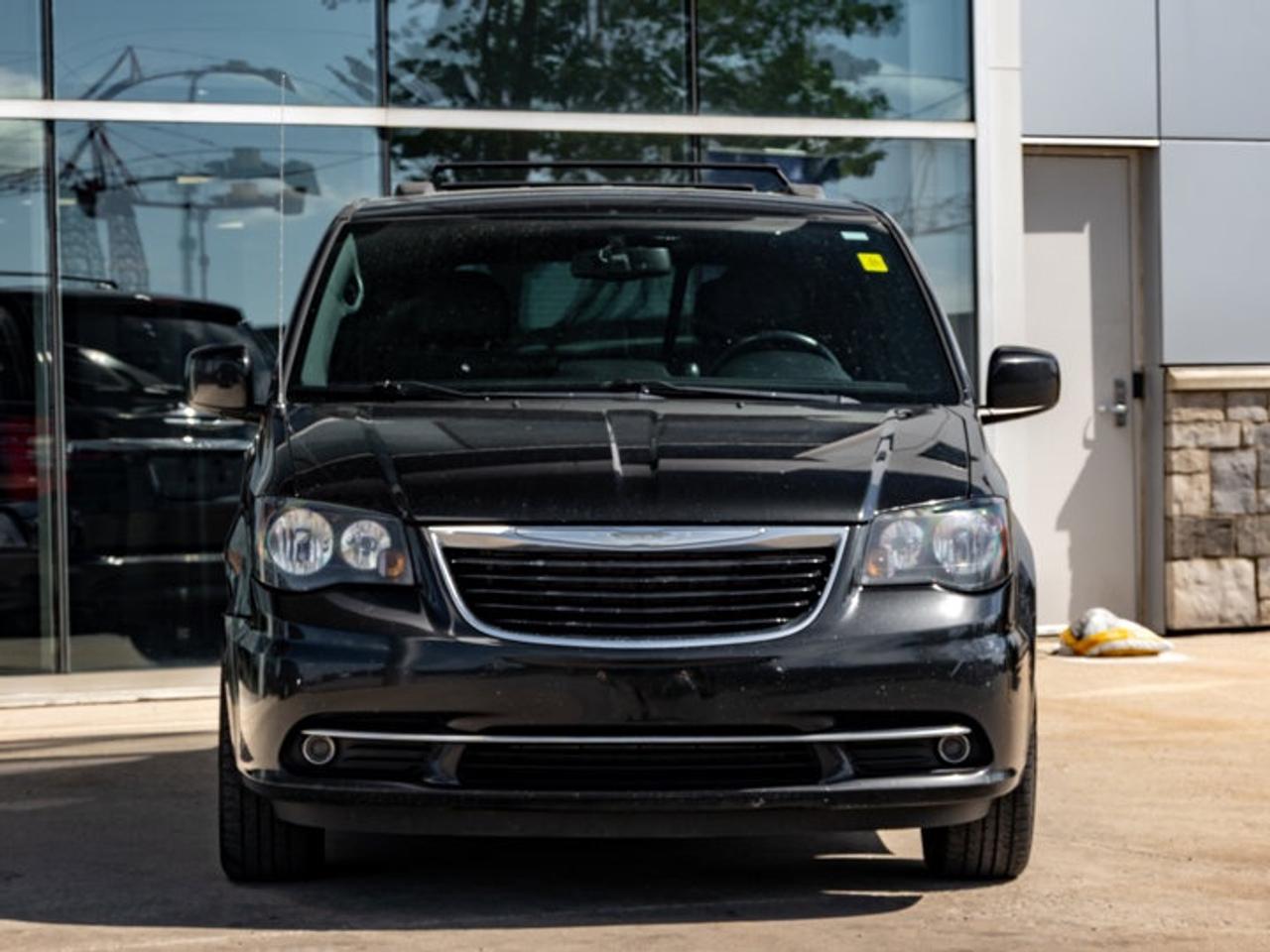 2015 Chrysler Town & Country S Photo
