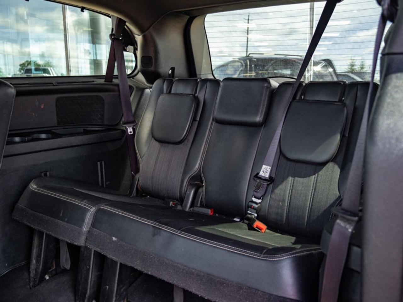 2015 Chrysler Town & Country S Photo