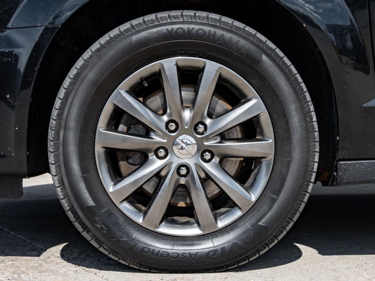 2015 Chrysler Town & Country S Photo