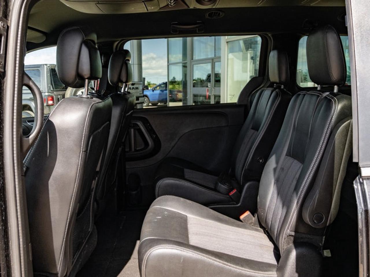 2015 Chrysler Town & Country S Photo