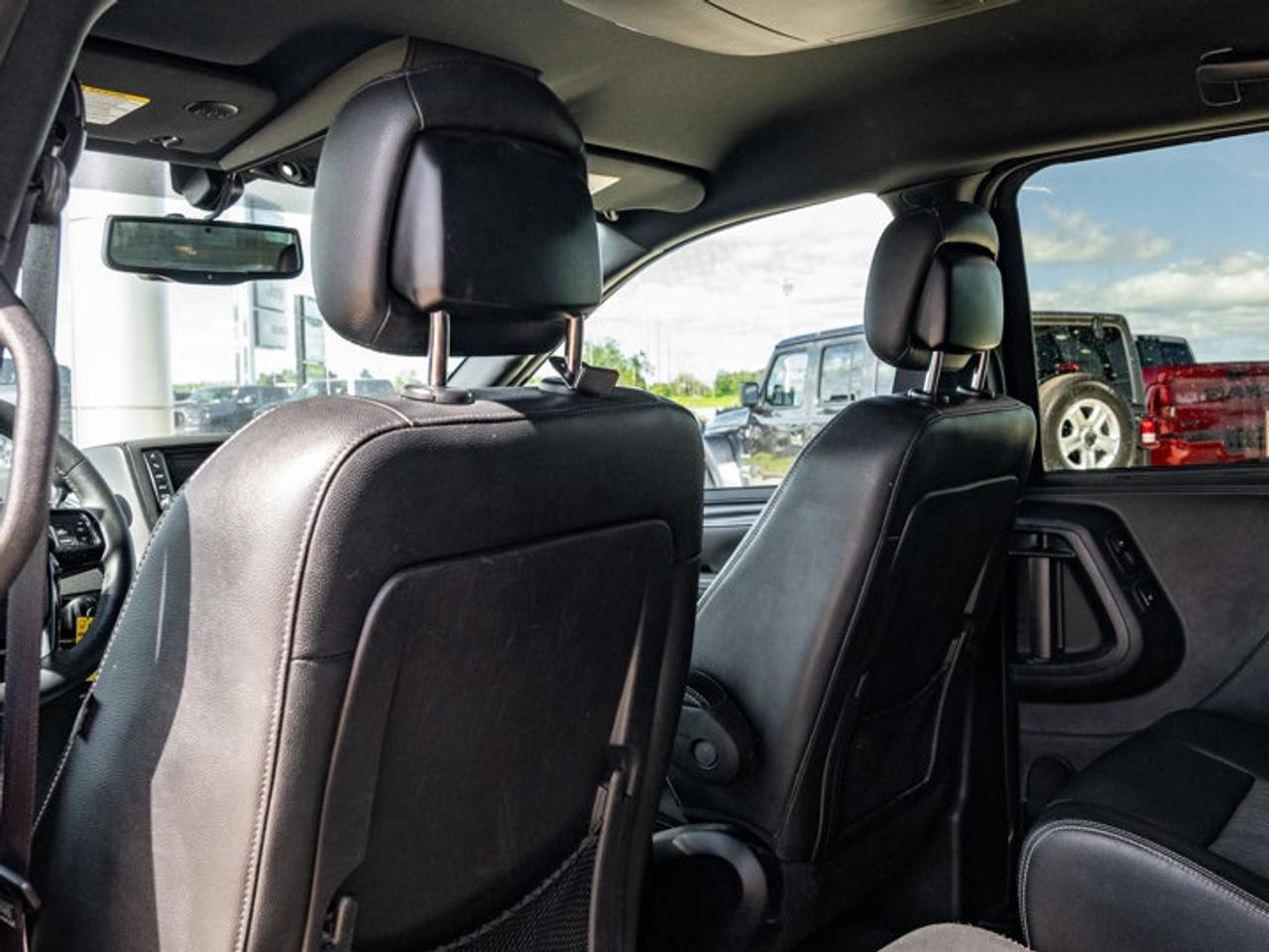 2015 Chrysler Town & Country S Photo