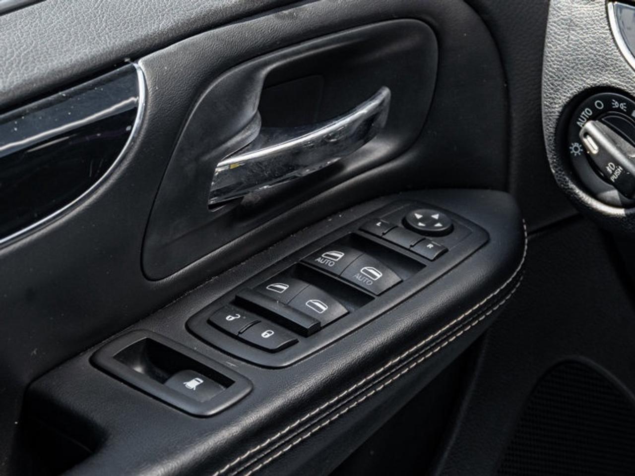 2015 Chrysler Town & Country S Photo