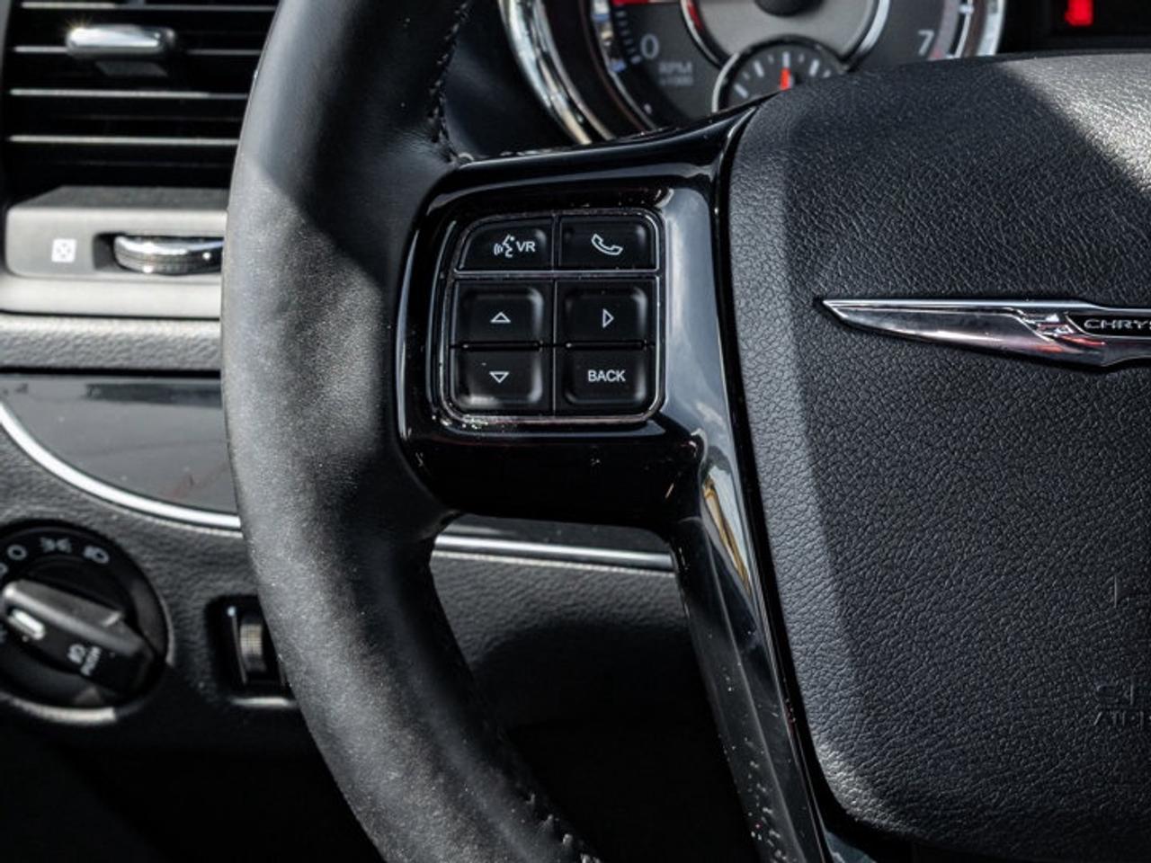 2015 Chrysler Town & Country S Photo