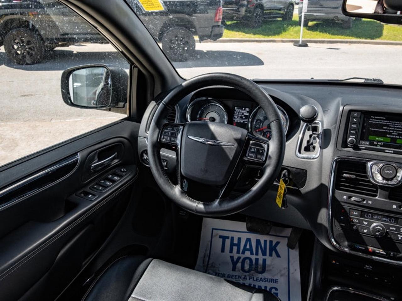 2015 Chrysler Town & Country S Photo