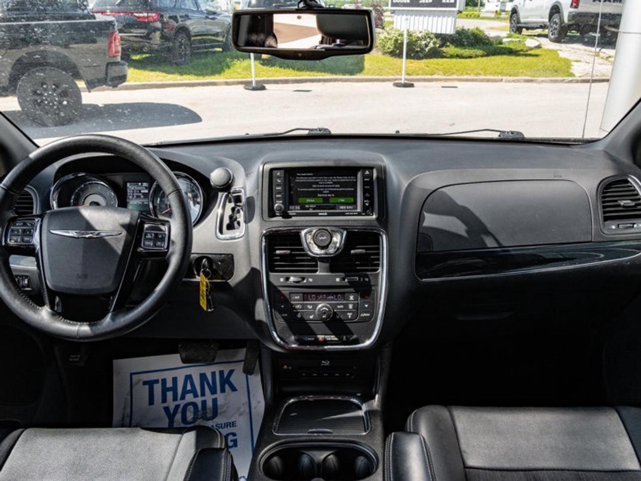 2015 Chrysler Town & Country S Photo