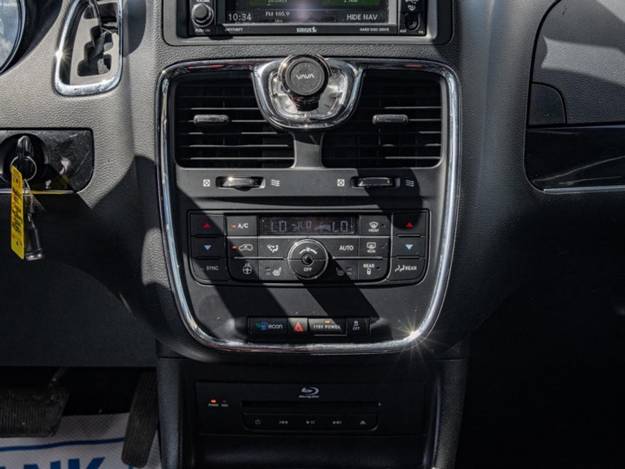 2015 Chrysler Town & Country S Photo