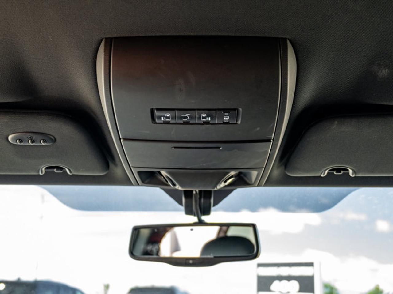 2015 Chrysler Town & Country S Photo