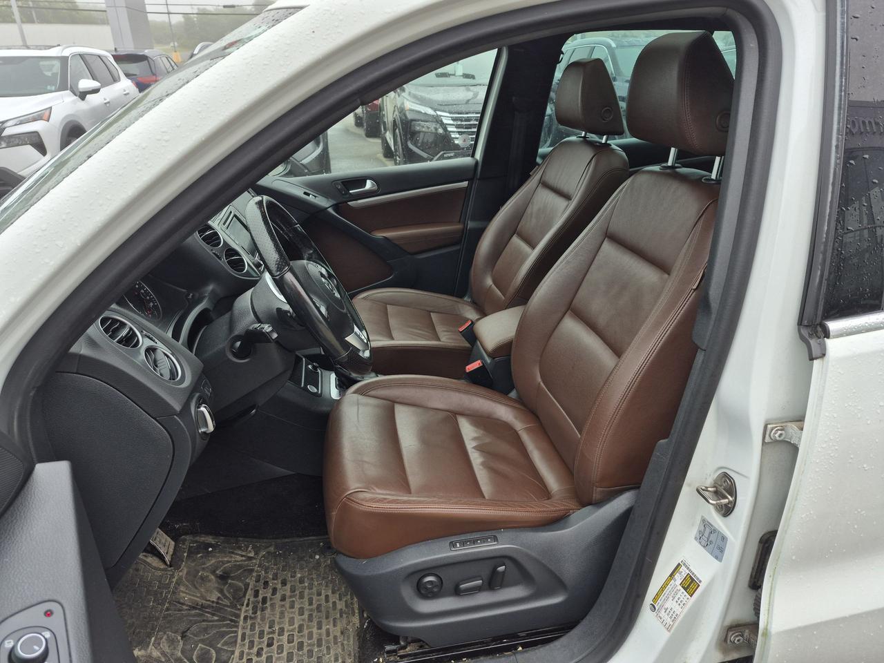 2017 Volkswagen Tiguan Highline 2.0T, LEATHER INTERIOR Photo