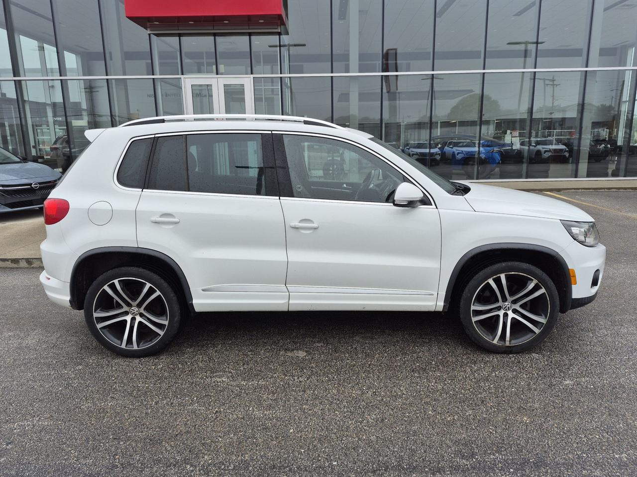 2017 Volkswagen Tiguan Highline 2.0T, LEATHER INTERIOR Photo