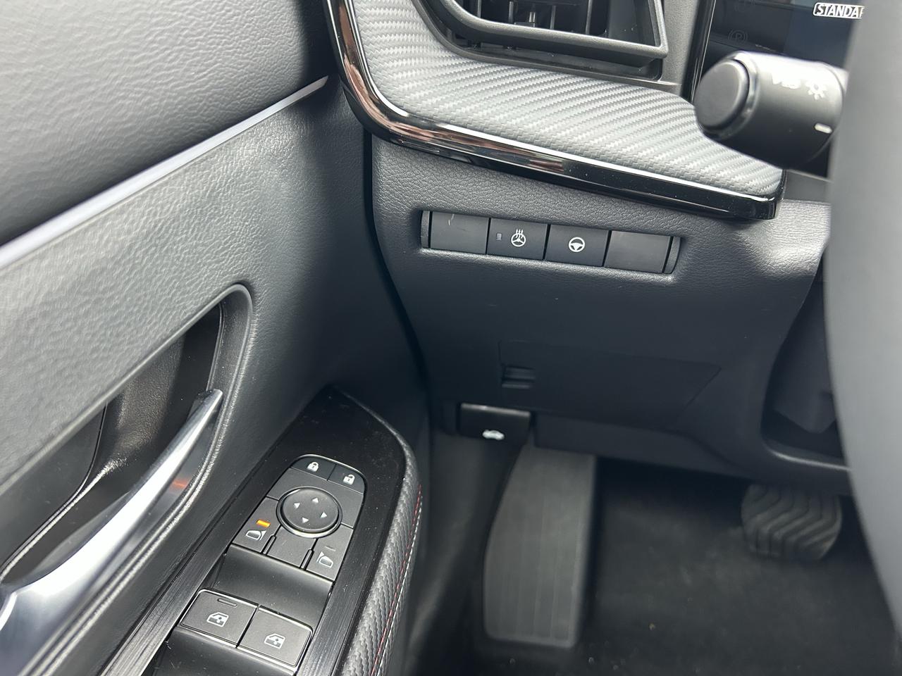 2026 Nissan Kicks SR PREMIUM Photo