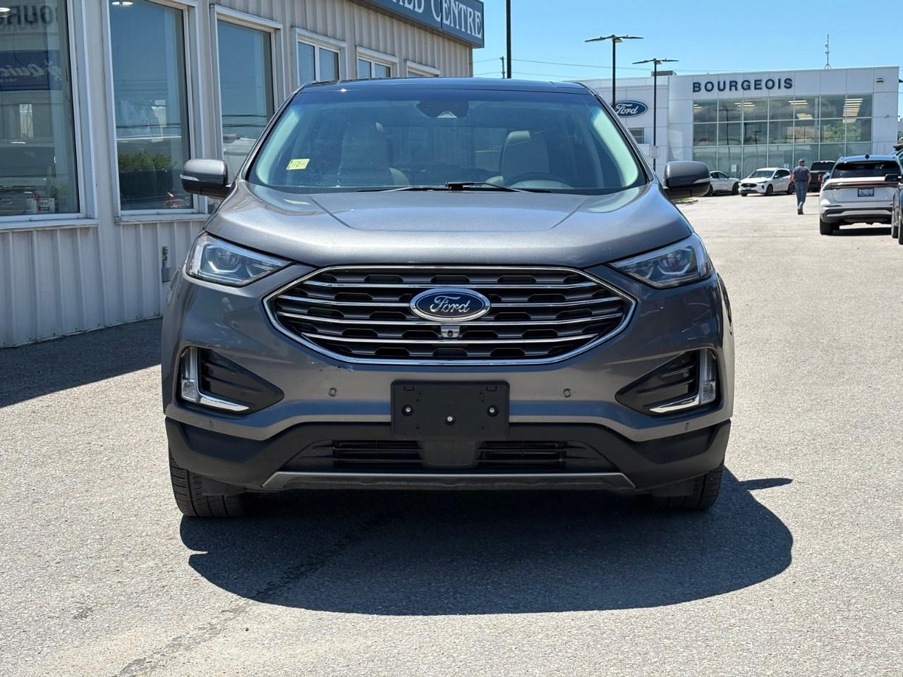 2024 Ford Edge Titanium AWD Photo2