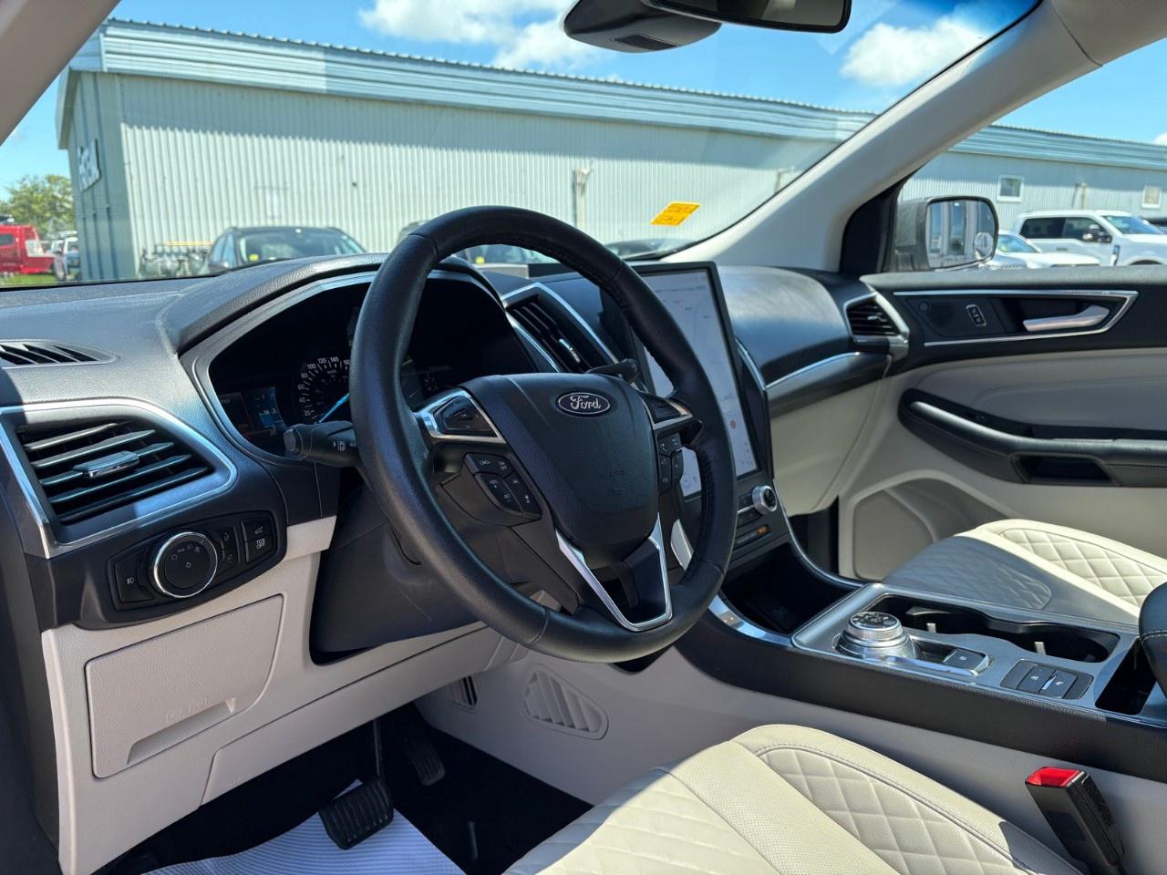 2024 Ford Edge Titanium AWD Photo