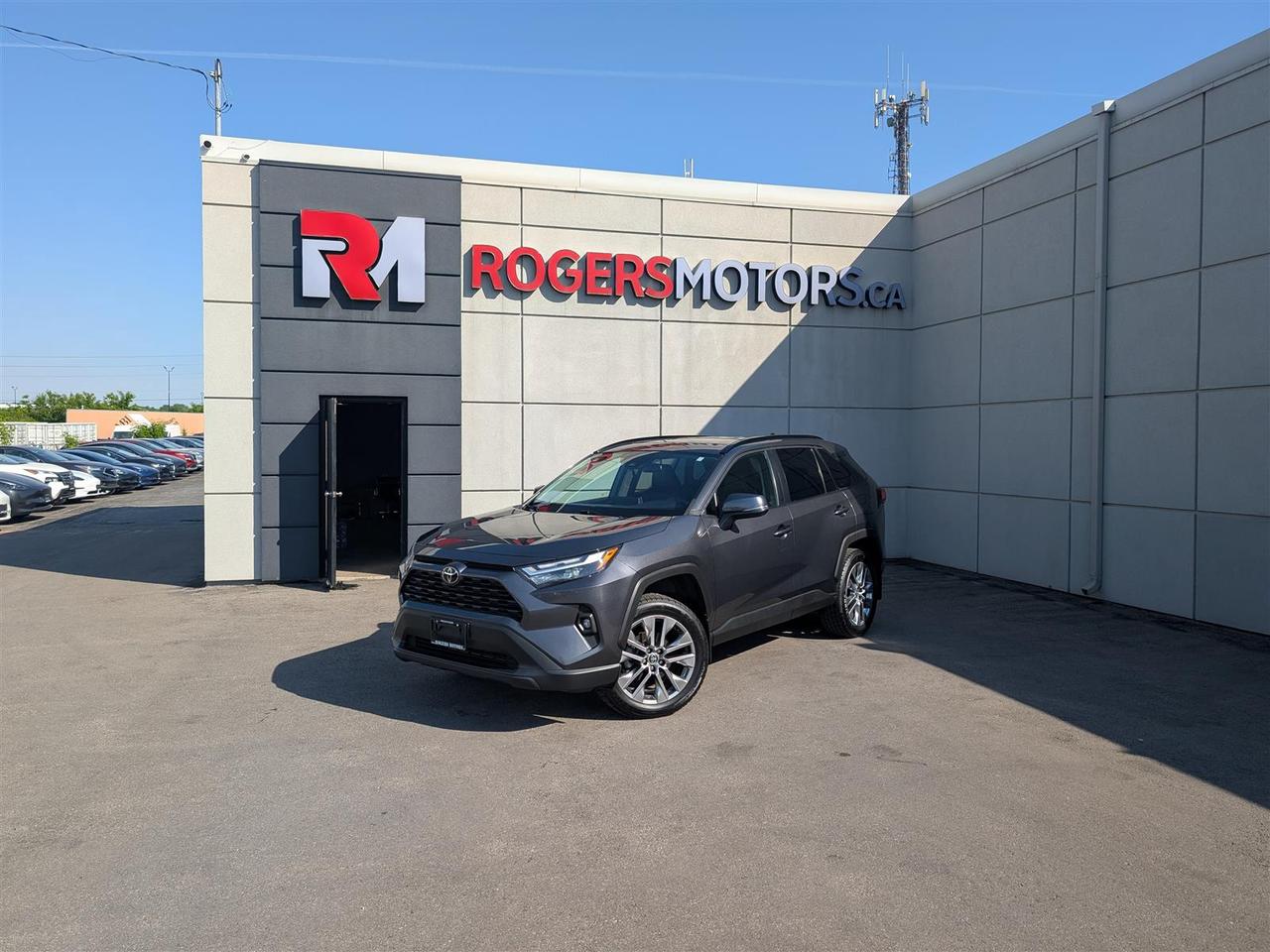 2023 Toyota RAV4 XLE AWD - SUNROOF - LEATHER - TECH FEATS Photo
