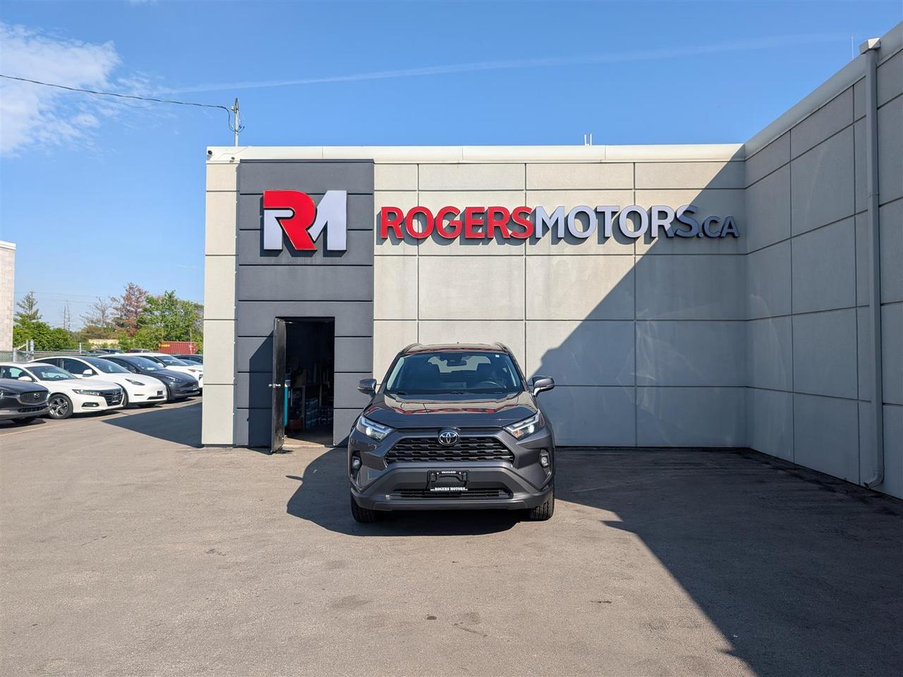 2023 Toyota RAV4 XLE AWD - SUNROOF - LEATHER - TECH FEATS Photo