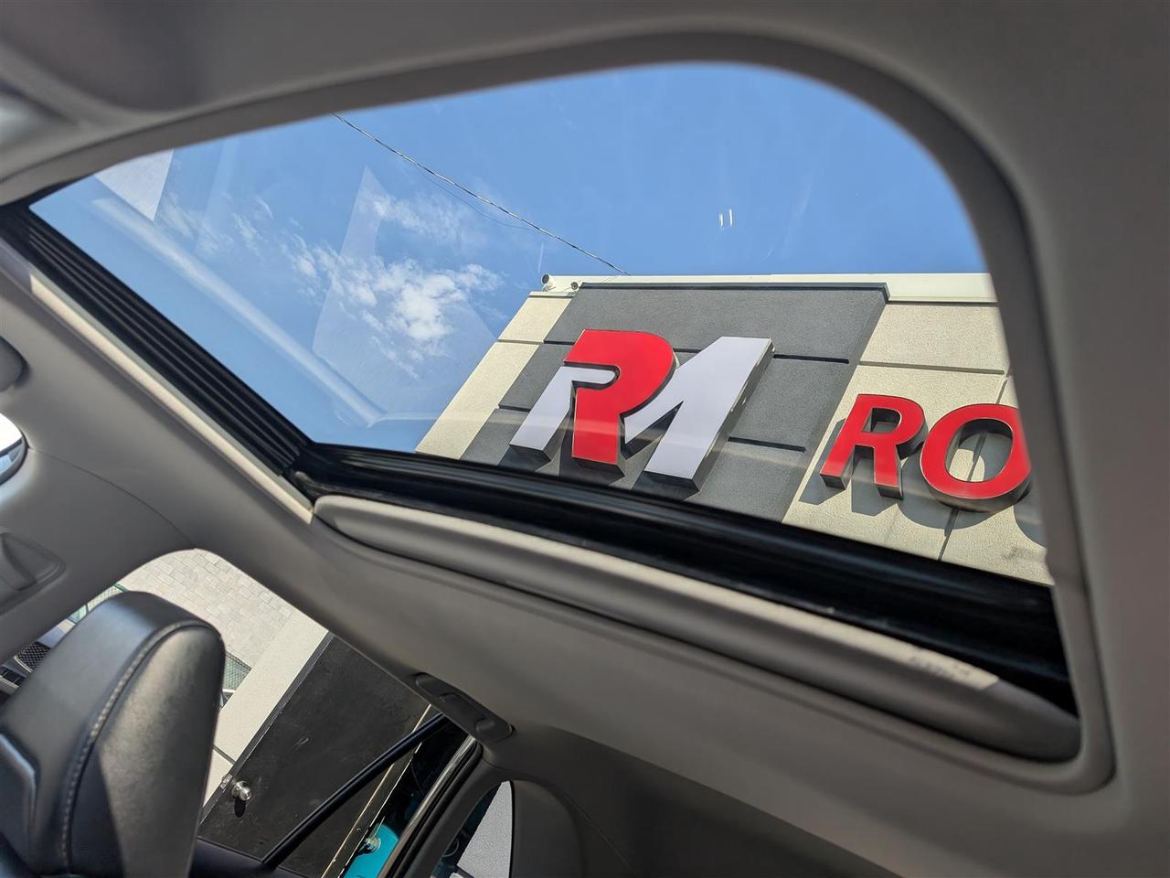 2023 Toyota RAV4 XLE AWD - SUNROOF - LEATHER - TECH FEATS Photo