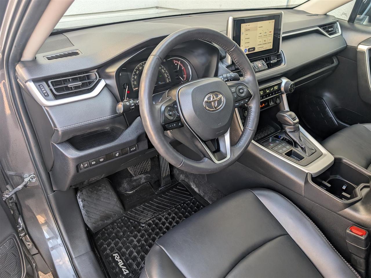 2023 Toyota RAV4 XLE AWD - SUNROOF - LEATHER - TECH FEATS Photo