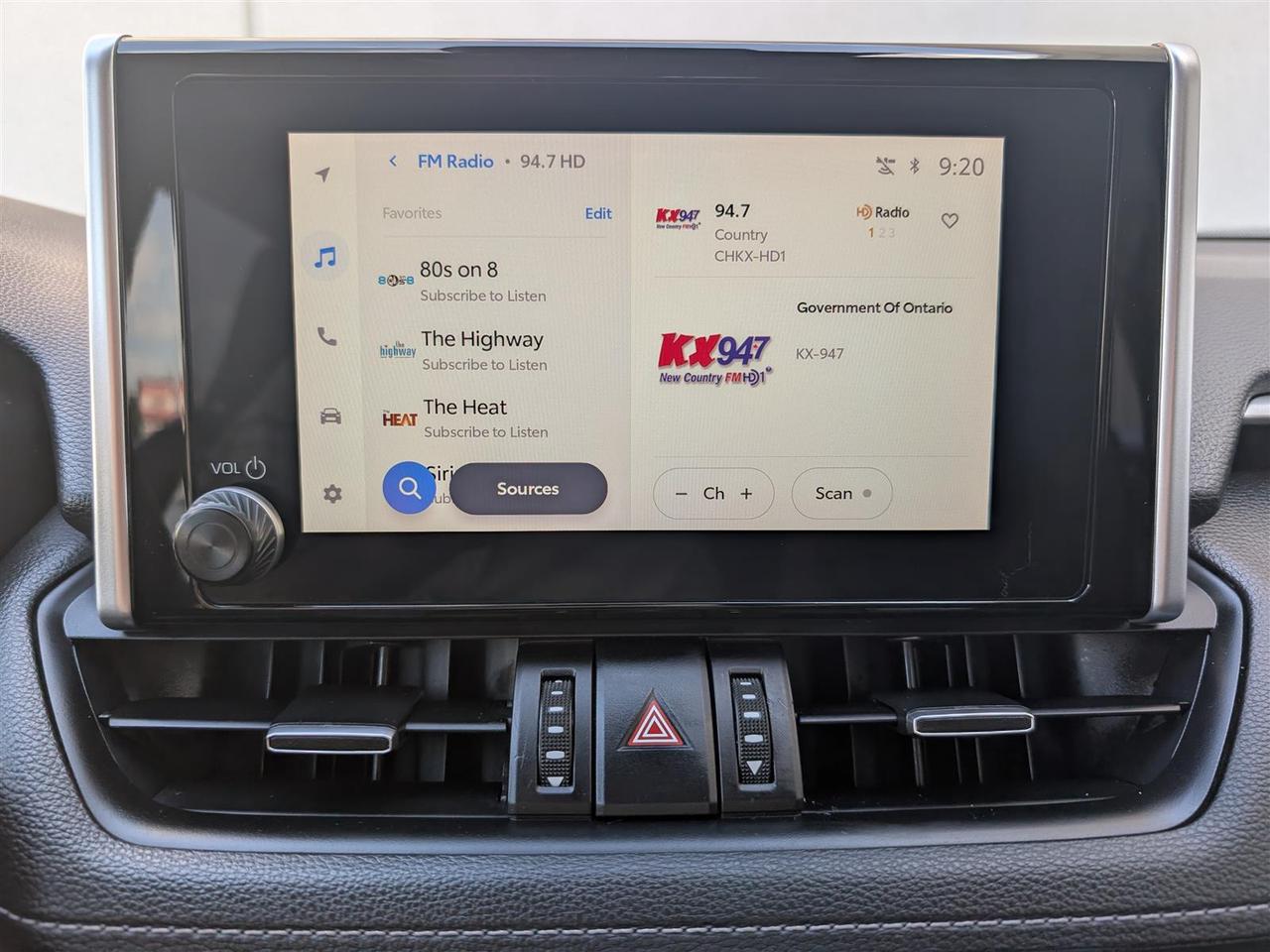 2023 Toyota RAV4 XLE AWD - SUNROOF - LEATHER - TECH FEATS Photo