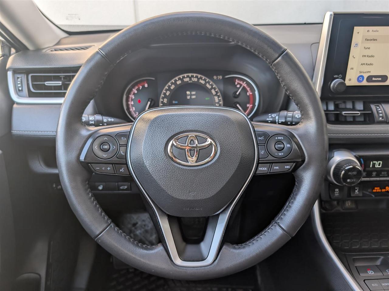 2023 Toyota RAV4 XLE AWD - SUNROOF - LEATHER - TECH FEATS Photo