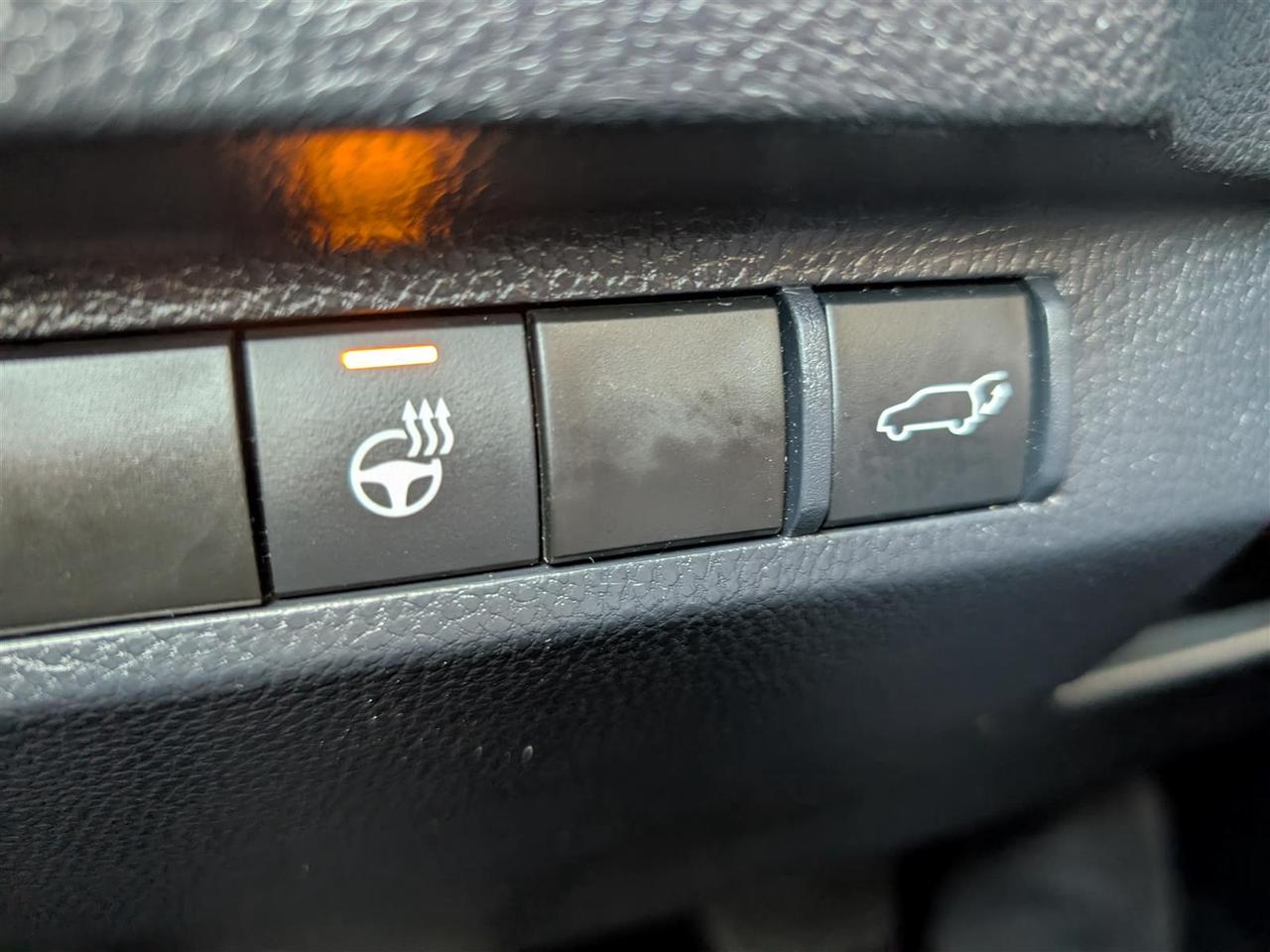 2023 Toyota RAV4 XLE AWD - SUNROOF - LEATHER - TECH FEATS Photo