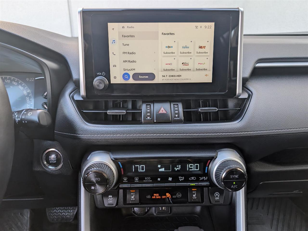 2023 Toyota RAV4 XLE AWD - SUNROOF - LEATHER - TECH FEATS Photo