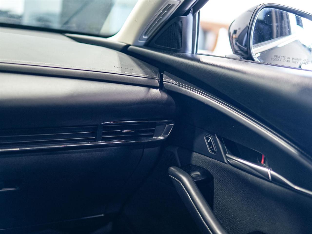 2025 Mazda CX-30 PREFERRED | AWD | BLIND SPOT | NO ACCIDENTS Photo