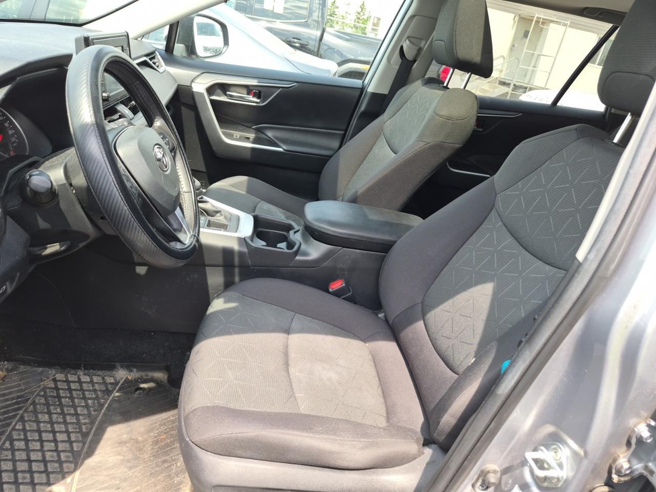 2021 Toyota RAV4 XLE AWD | NO ACCIDENTS | TOYOTA SERVCIED Photo