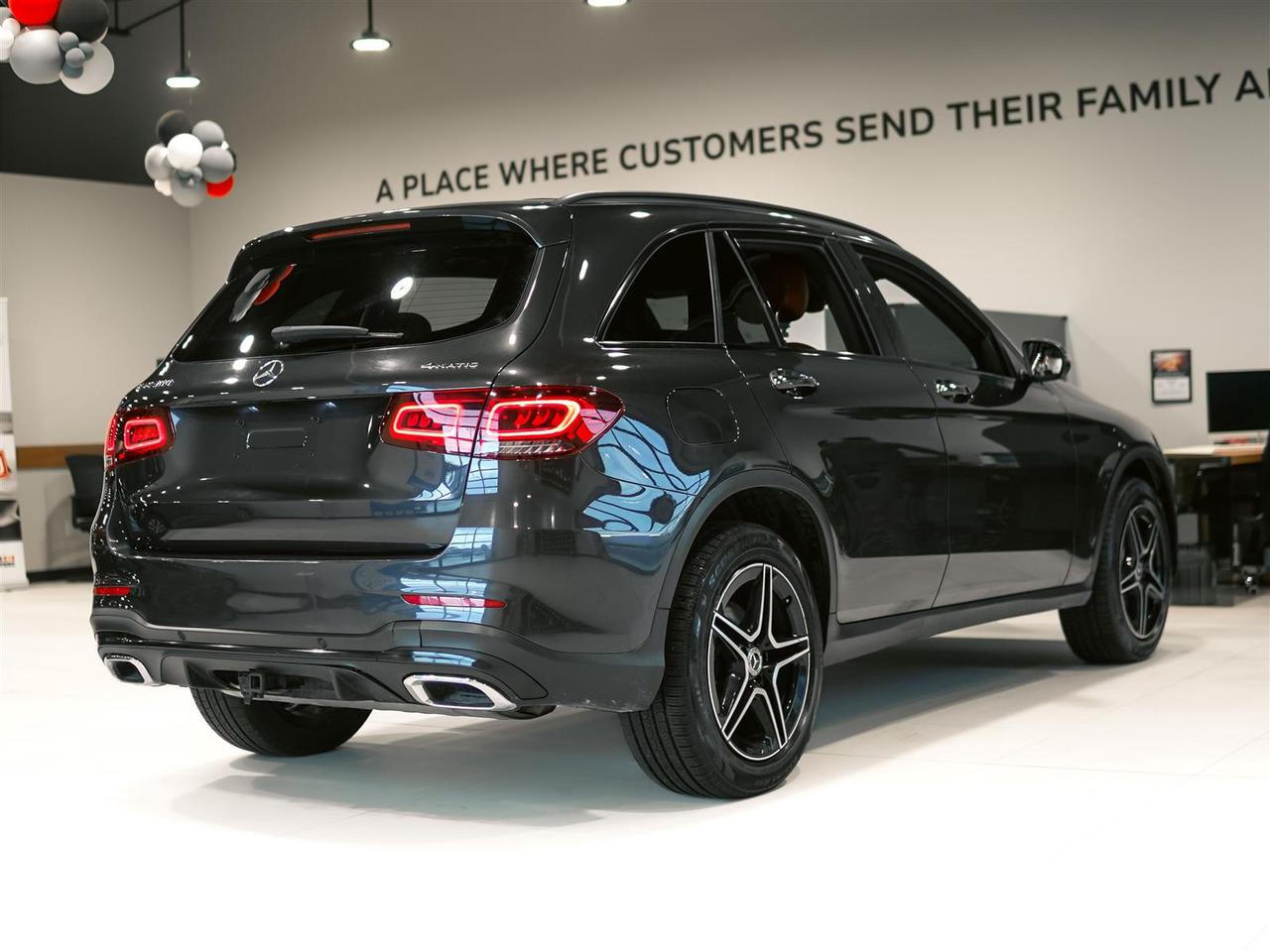 2020 Mercedes-Benz GLC 300 4MATIC | RED LEATHER | AMG | NO ACCIDENTS Photo