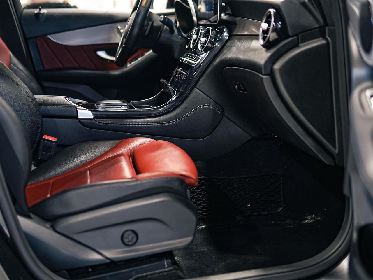 2020 Mercedes-Benz GLC 300 4MATIC | RED LEATHER | AMG | NO ACCIDENTS Photo