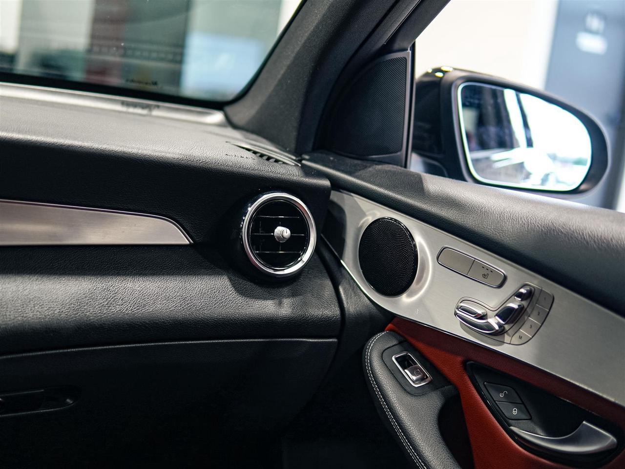 2020 Mercedes-Benz GLC 300 4MATIC | RED LEATHER | AMG | NO ACCIDENTS Photo