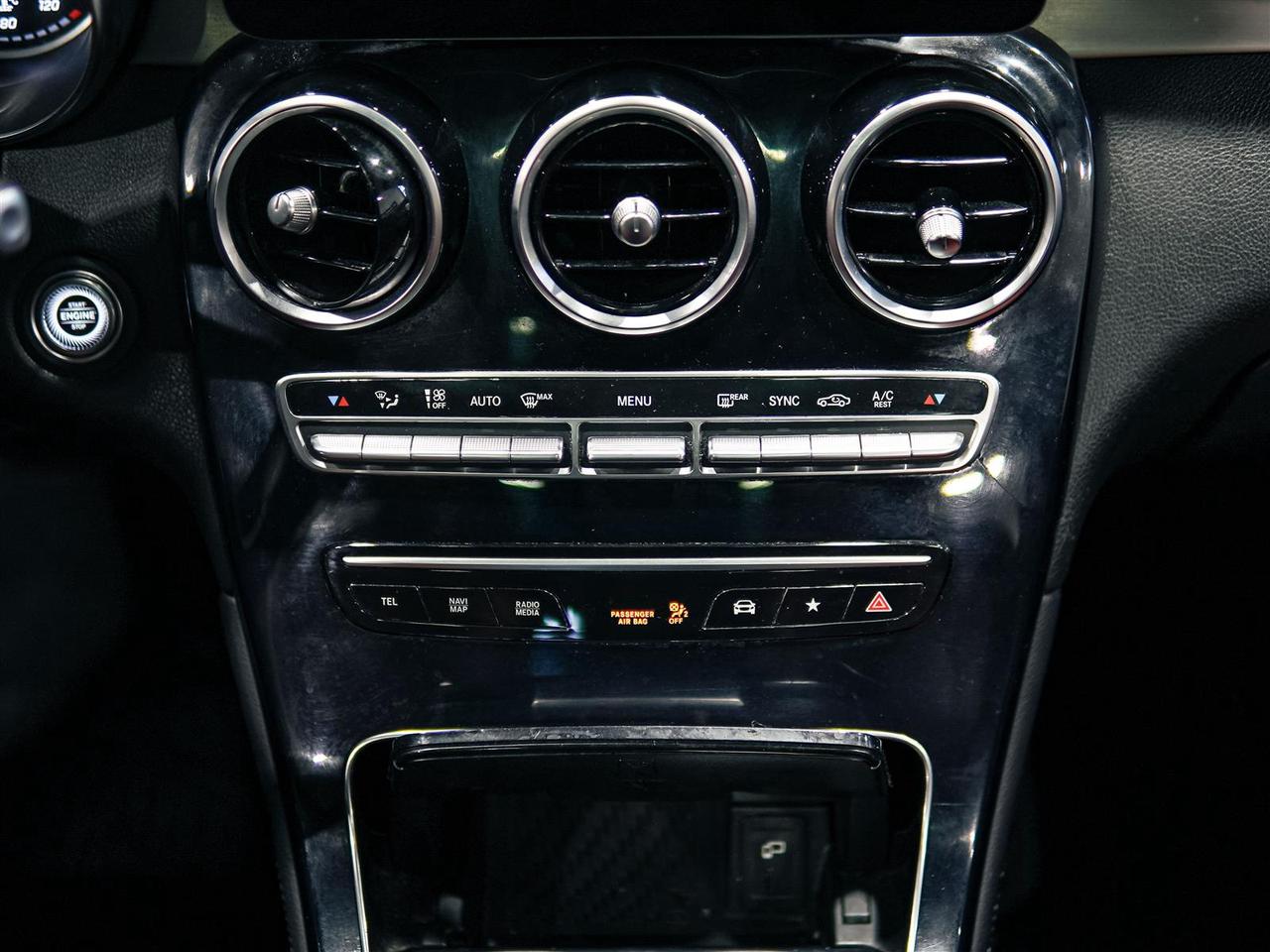 2020 Mercedes-Benz GLC 300 4MATIC | RED LEATHER | AMG | NO ACCIDENTS Photo