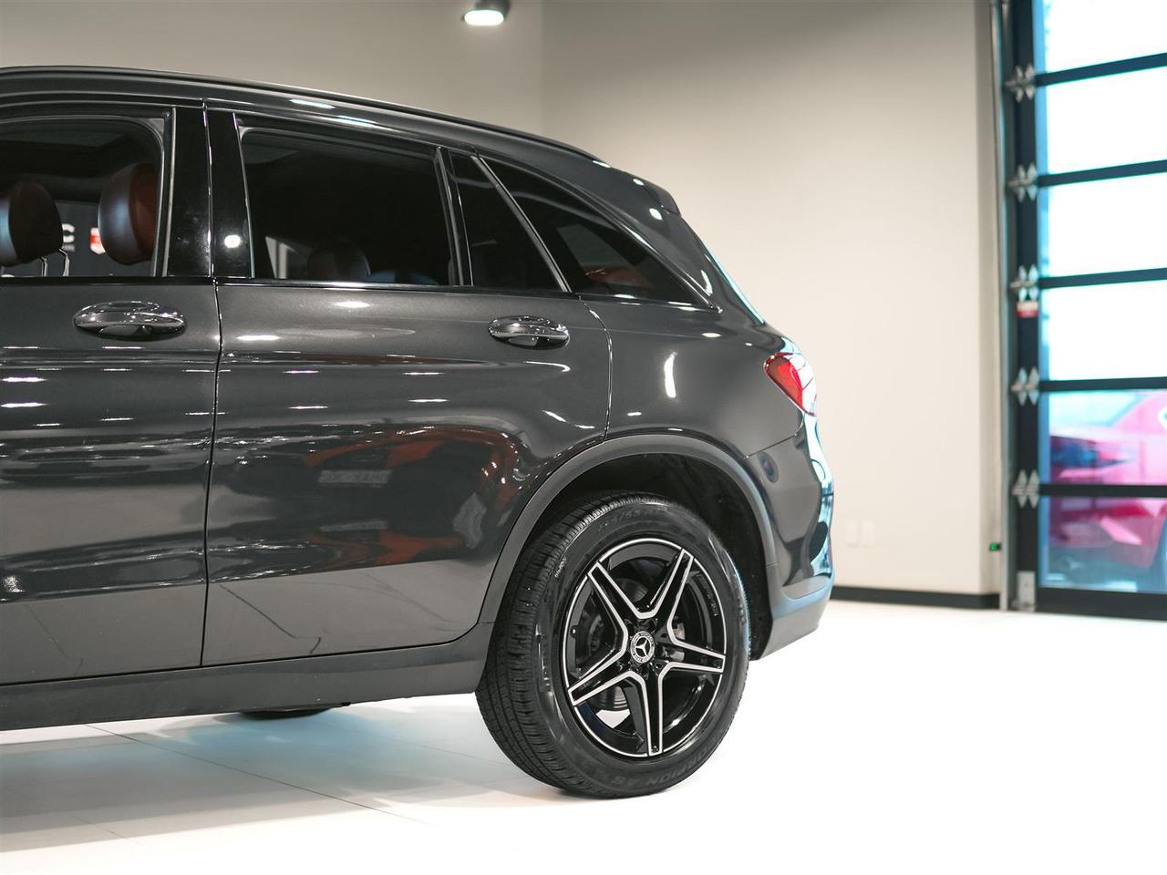 2020 Mercedes-Benz GLC 300 4MATIC | RED LEATHER | AMG | NO ACCIDENTS Photo