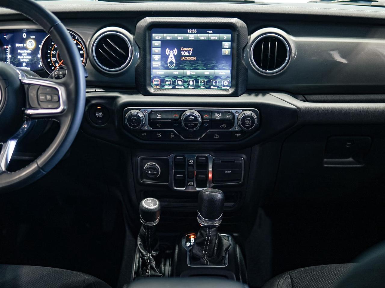 2023 Jeep Wrangler SAHARA 4X4 | NO ACCIDENTS | ONE OWNER Photo