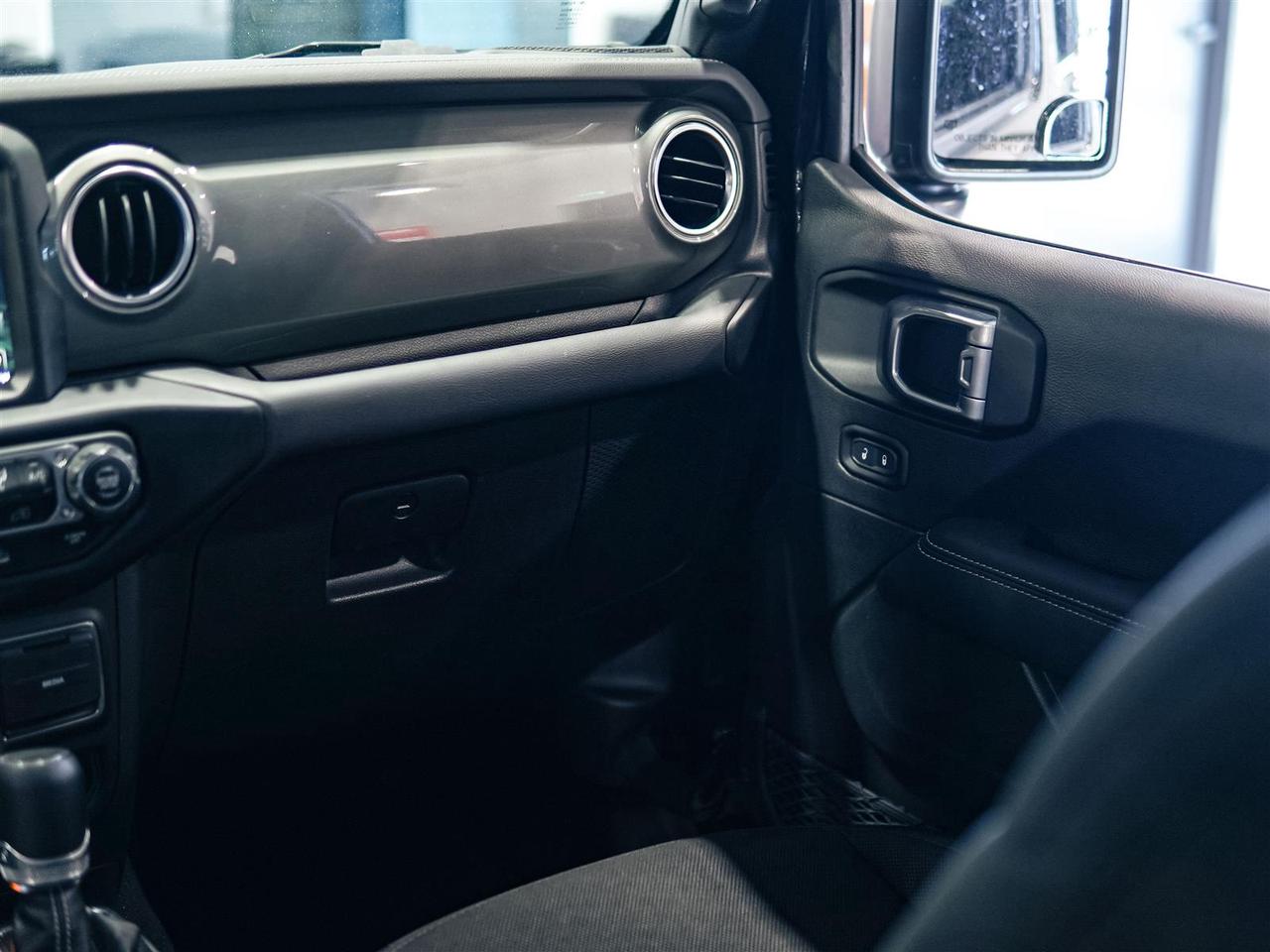 2023 Jeep Wrangler SAHARA 4X4 | NO ACCIDENTS | ONE OWNER Photo