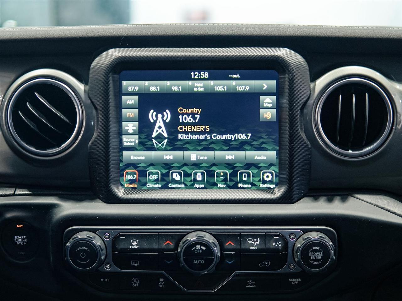 2023 Jeep Wrangler SAHARA 4X4 | NO ACCIDENTS | ONE OWNER Photo