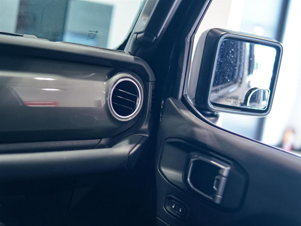 2023 Jeep Wrangler SAHARA 4X4 | NO ACCIDENTS | ONE OWNER Photo