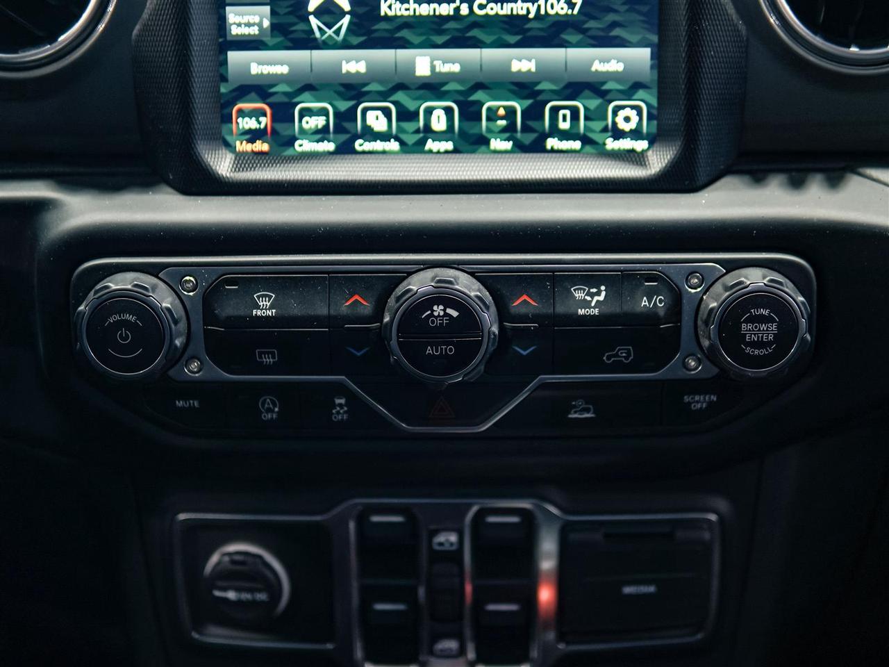 2023 Jeep Wrangler SAHARA 4X4 | NO ACCIDENTS | ONE OWNER Photo