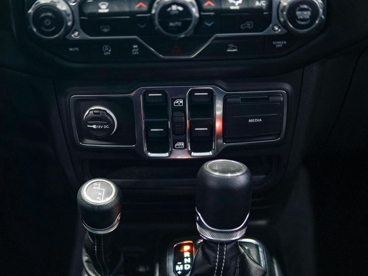 2023 Jeep Wrangler SAHARA 4X4 | NO ACCIDENTS | ONE OWNER Photo