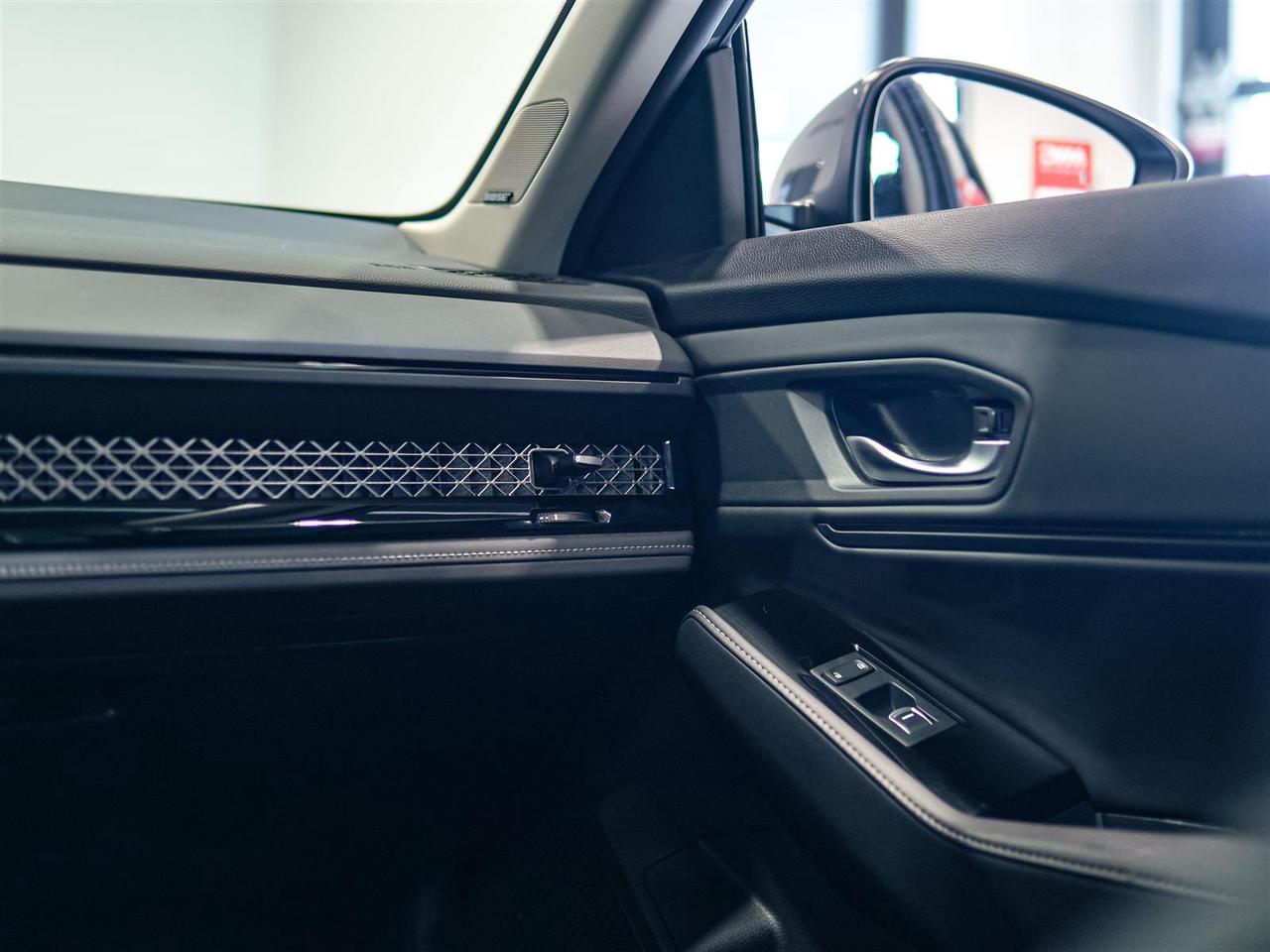 2024 Honda Accord Hybrid TOURING | HYBRID | NO ACCIDENTS | ONE OWNER Photo