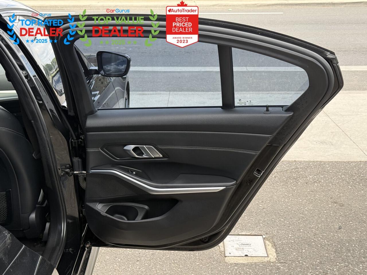 2019 BMW 3 Series 330i //M PKG SHADOWLINE | PANO | LOADED Photo