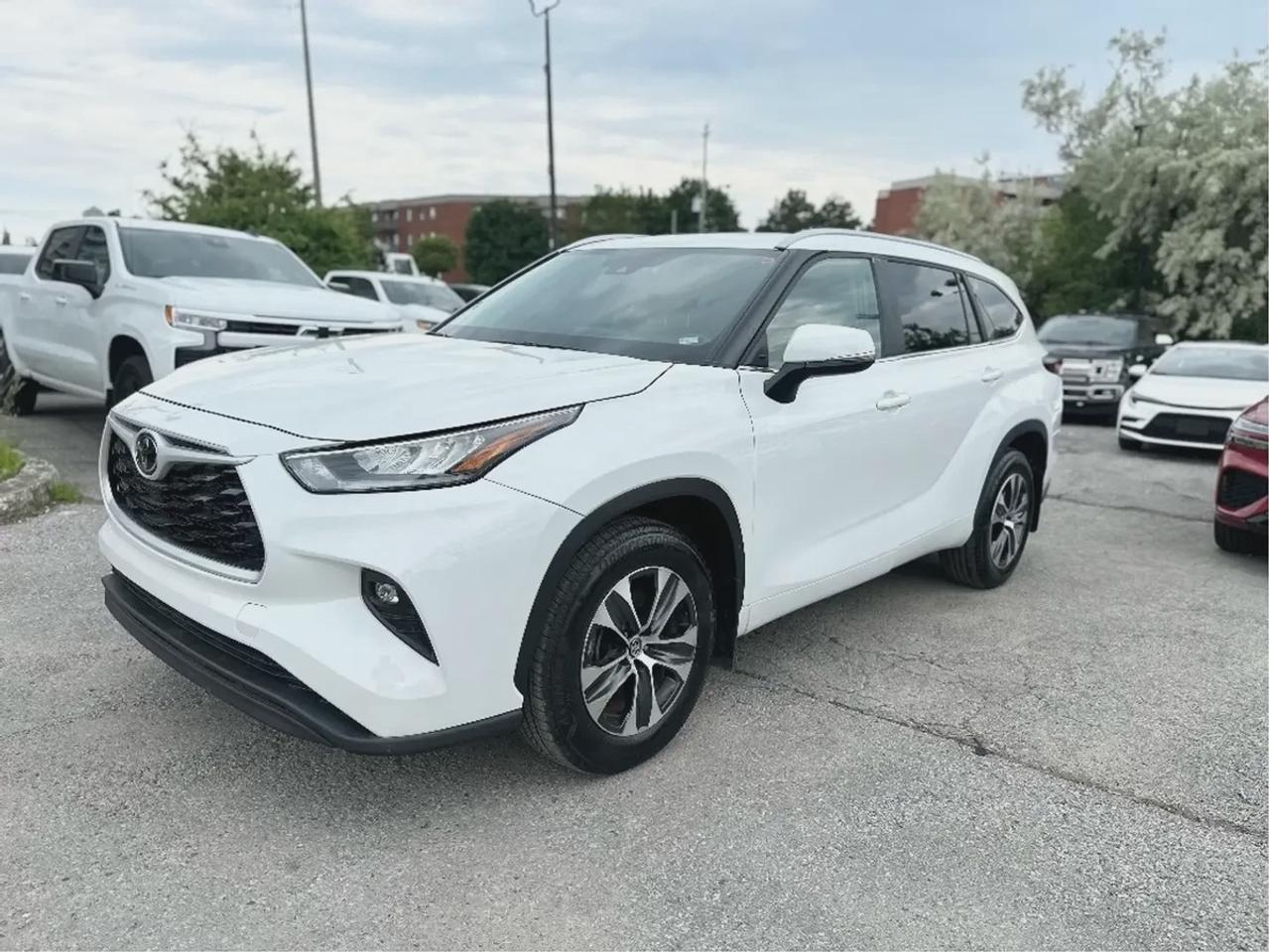 2026 Toyota Highlander HYBRID XLE Photo2
