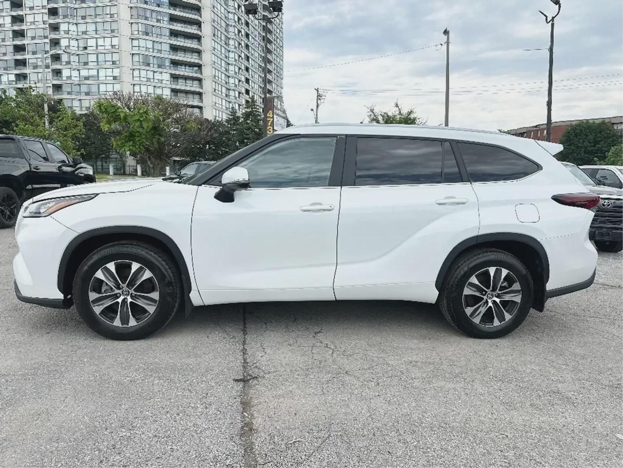 2026 Toyota Highlander HYBRID XLE Photo3