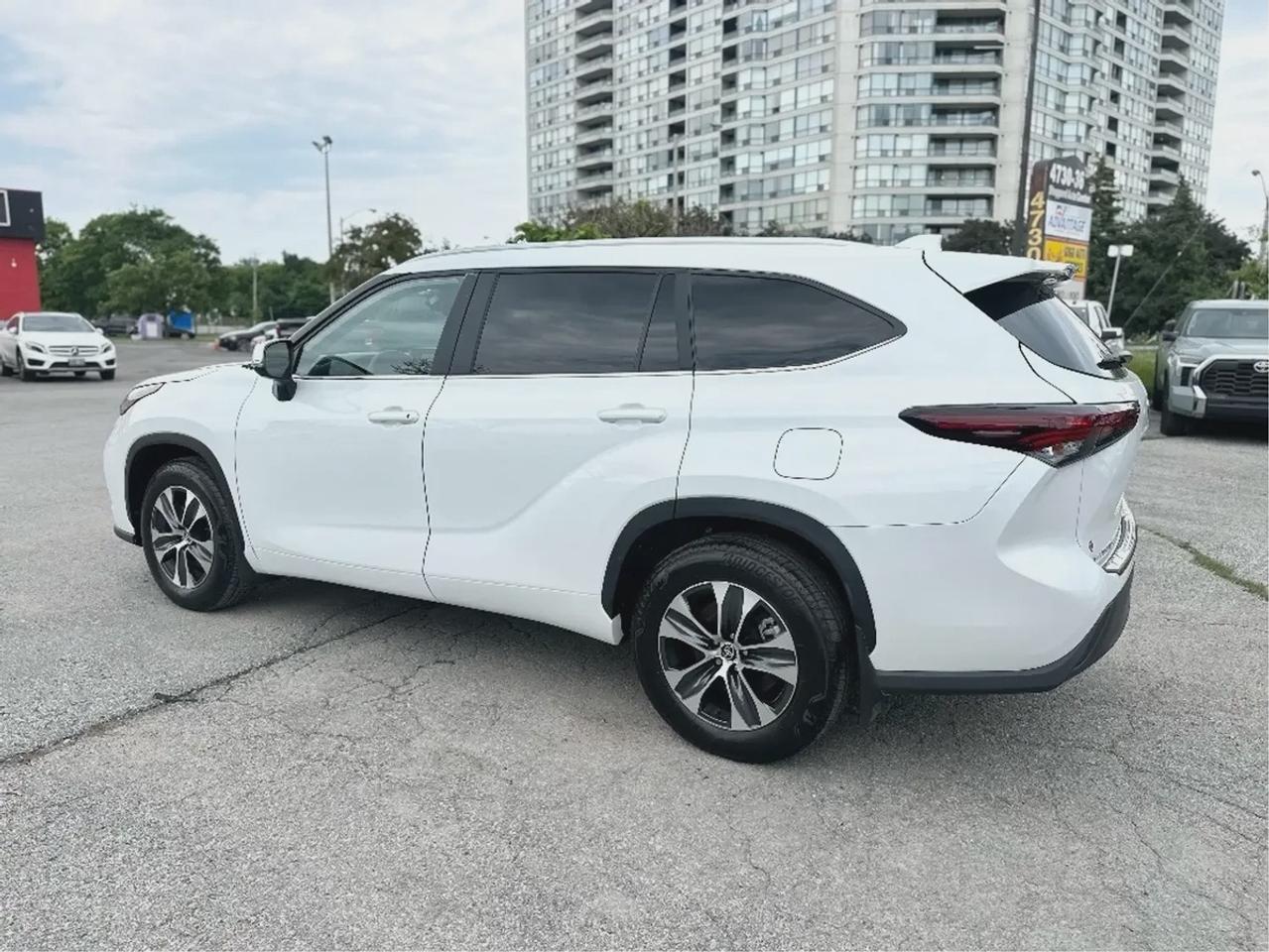 2026 Toyota Highlander HYBRID XLE Photo4