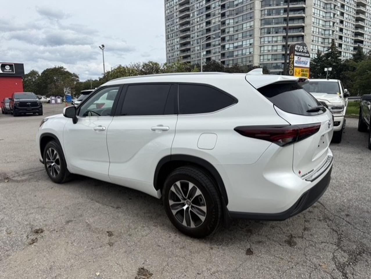 2026 Toyota Highlander HYBRID XLE Photo4