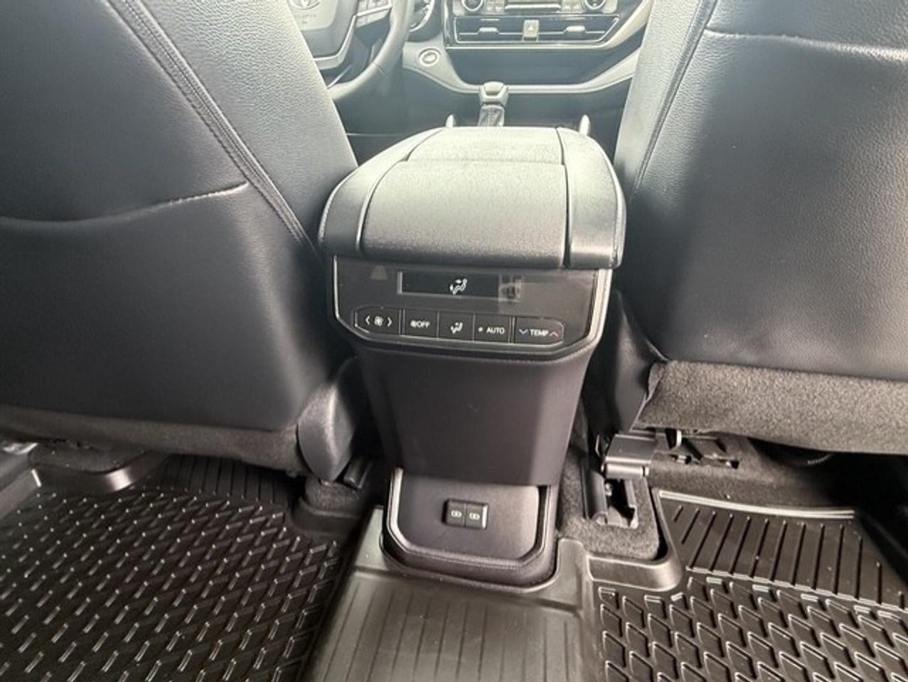 2026 Toyota Highlander HYBRID XLE Photo