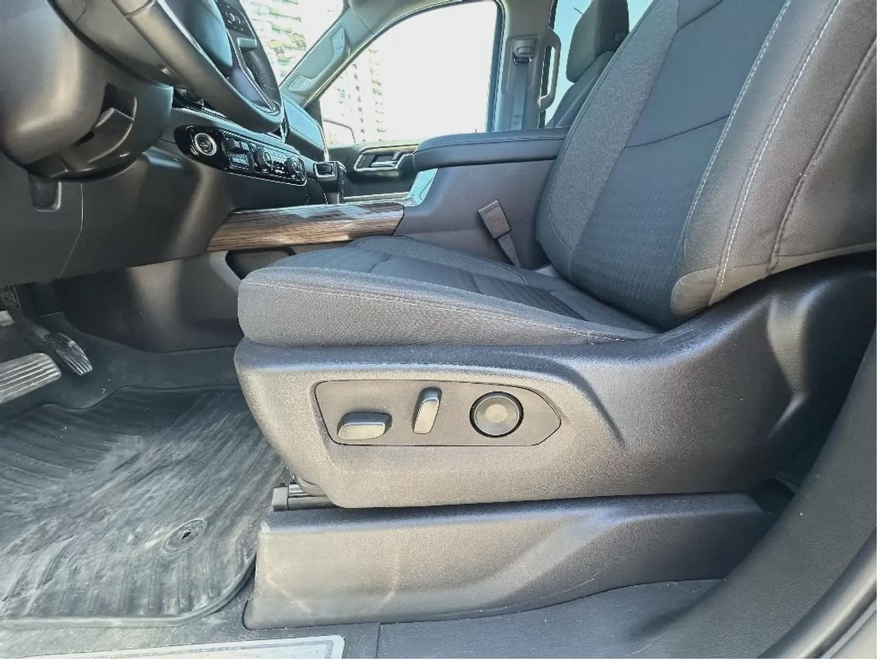 2025 Chevrolet Silverado 1500 LT Crew Cab Photo