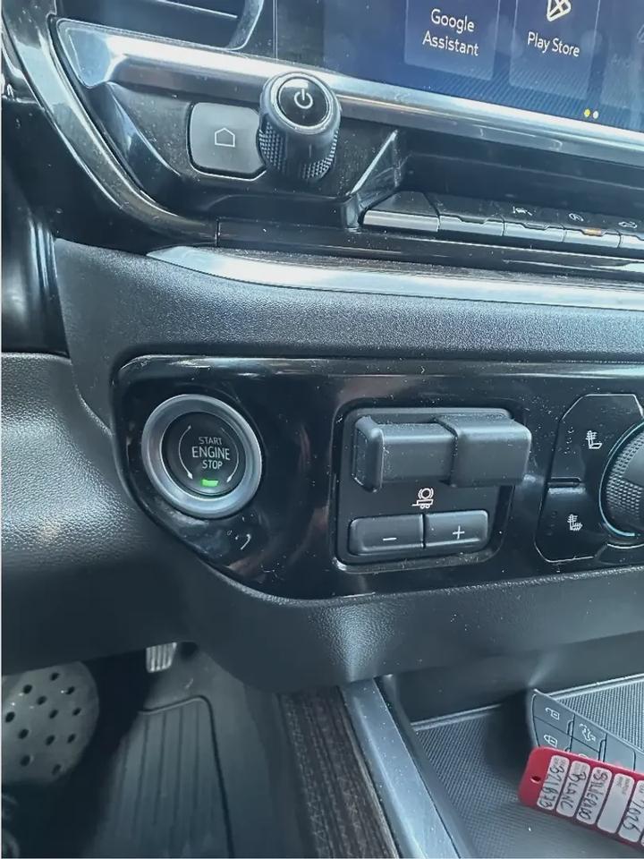 2025 Chevrolet Silverado 1500 LT Crew Cab Photo