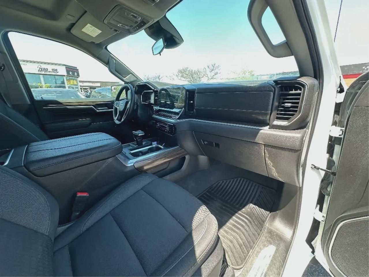 2025 Chevrolet Silverado 1500 LT Crew Cab Photo