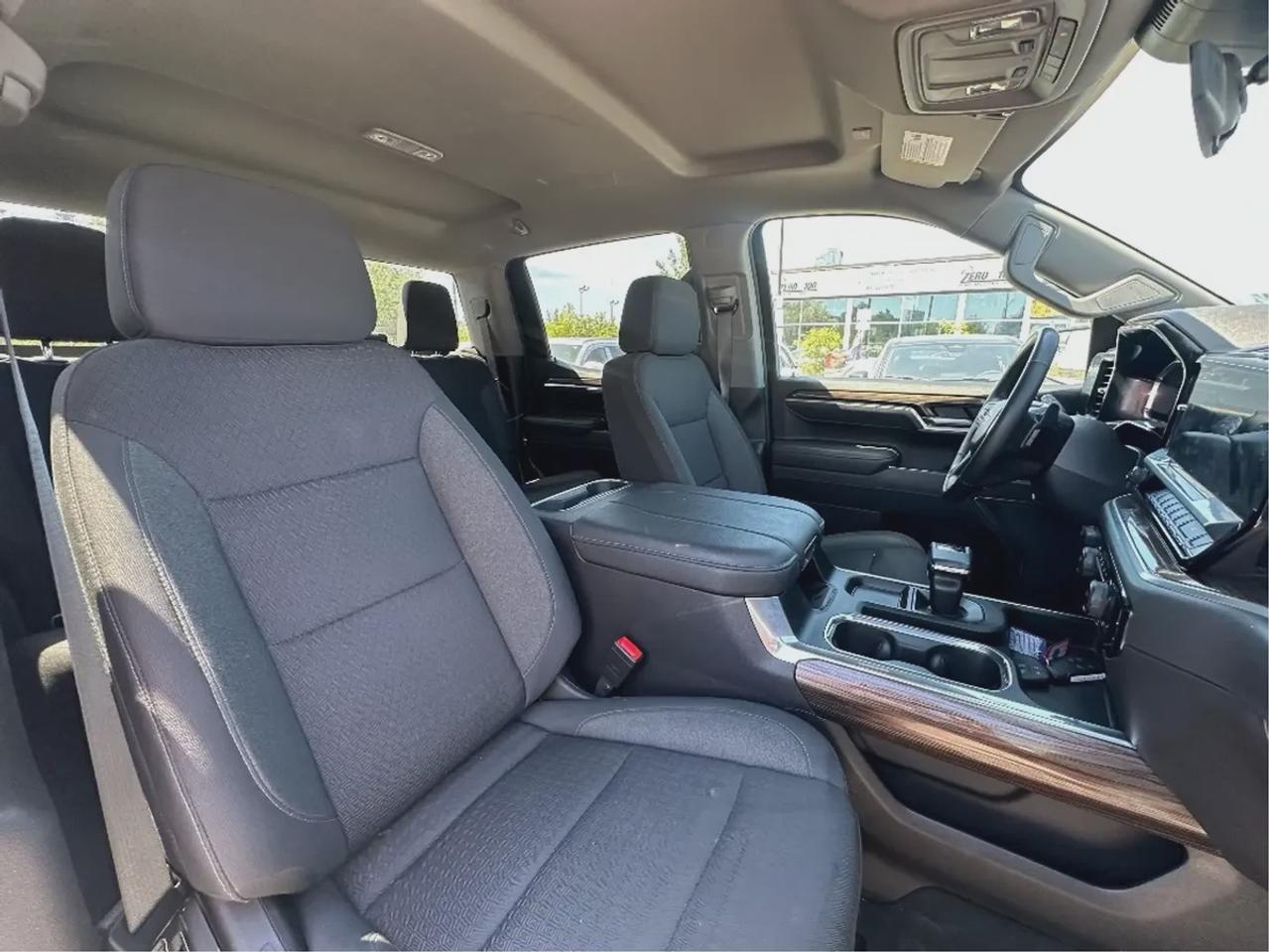2025 Chevrolet Silverado 1500 LT Crew Cab Photo